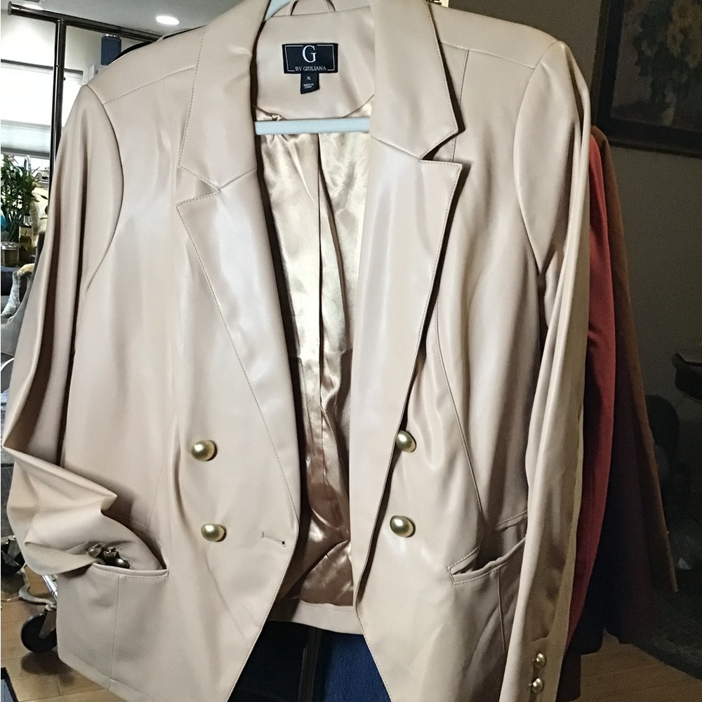 G by Giuliana Cream Faux Blazer with Notched Lapels and Structured Shoulders